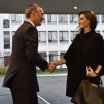 Анджелина Джоли в централата на НАТО
