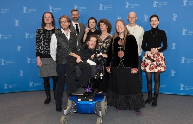 Ирмена Чичикова с екипа на "Не ме докосвай"