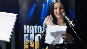 Софи Маринова пее на английски