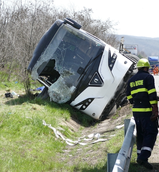 Катастрофиралият автобус на АМ "Тракия", 13 април 2018 г.