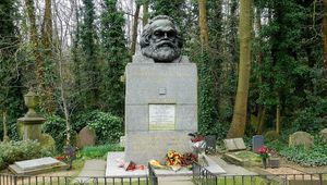 Гробът на Карл Маркс (1818-1883) в Лондон