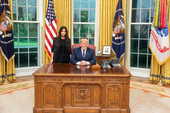 Ким Кардашиян в Овалния кабинет на Белия дом