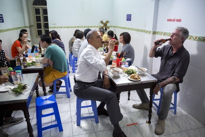 Спомен: Барак Обама и Антъни Бурдейн във Виетнам