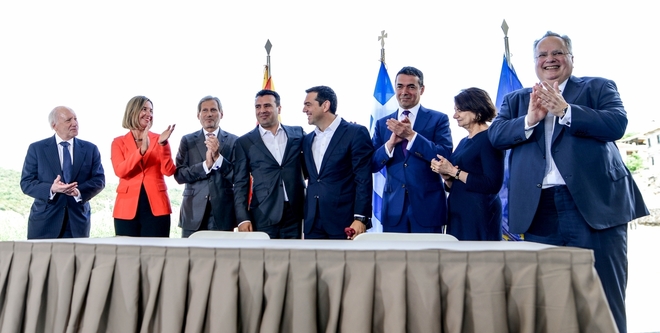 Подписването на договора между Атина и Скопие