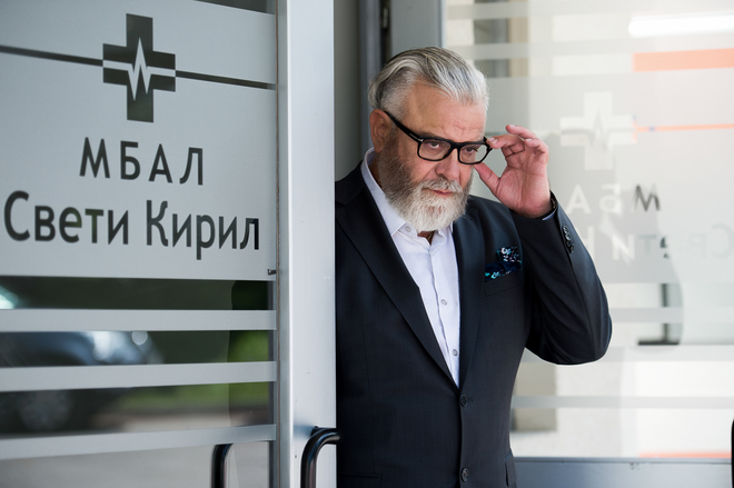 Владо Пенев като директор на болница "Св. Кирил"