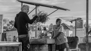 Алфонсо Куарон на снимачната площадка на "Рома"