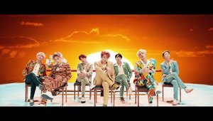 BTS във видеоклипа си Idol