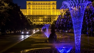Букурещ, сградата на румънския парламент нощем