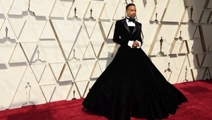 Били Портър в рокля смокинг на червения килим за наградите "Оскар 2019"