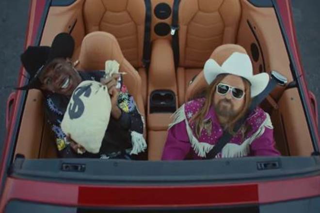 Lil nas h i bili rey sayras v klipa na old town road