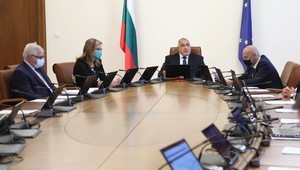 Бойко Борисов без маска на правителствено заседание