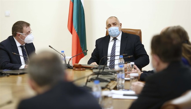 Бойко Борисов и здравният министър с маски