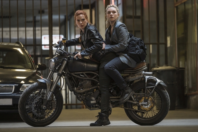 Наташа и Елена - две "черни вдовици" на мотоциклет