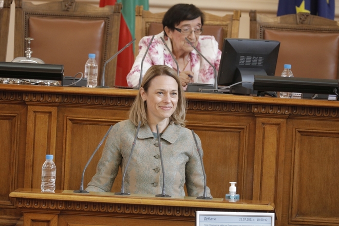 Ива Митева отново е председател на парламента