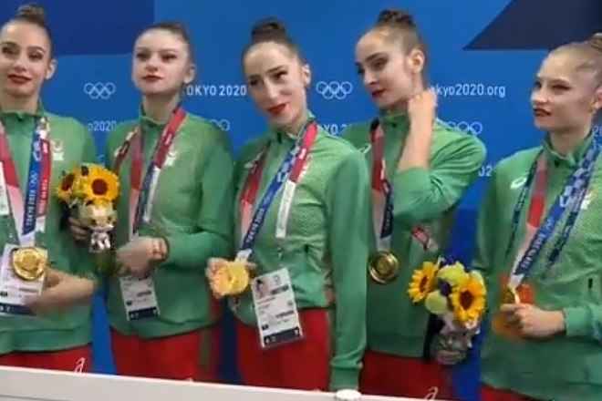 Златните момичета със златните си медали от Токио 2020