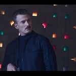 Крис Евънс като злодей с мустаци в The Gray Man (2022)