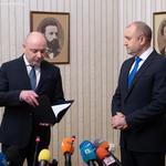 Румен Радев приема изпълнения мандат на ГЕРБ от проф. Николай Габровски
